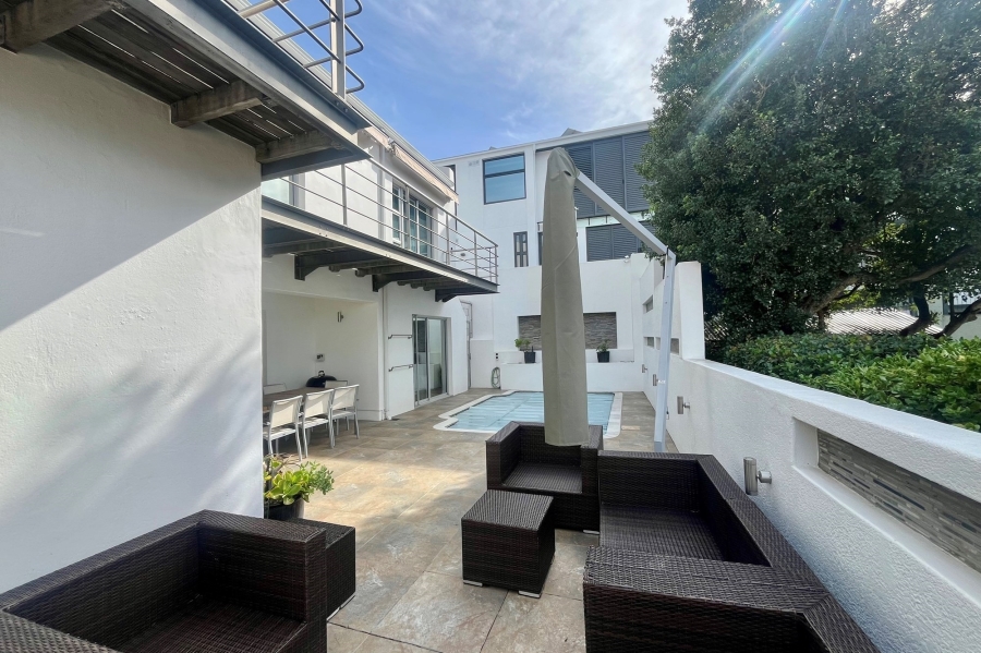 To Let 4 Bedroom Property for Rent in Tamboerskloof Western Cape